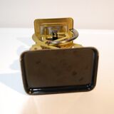 Former weighs metal letter