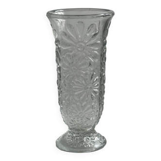 Vase en verre épais.