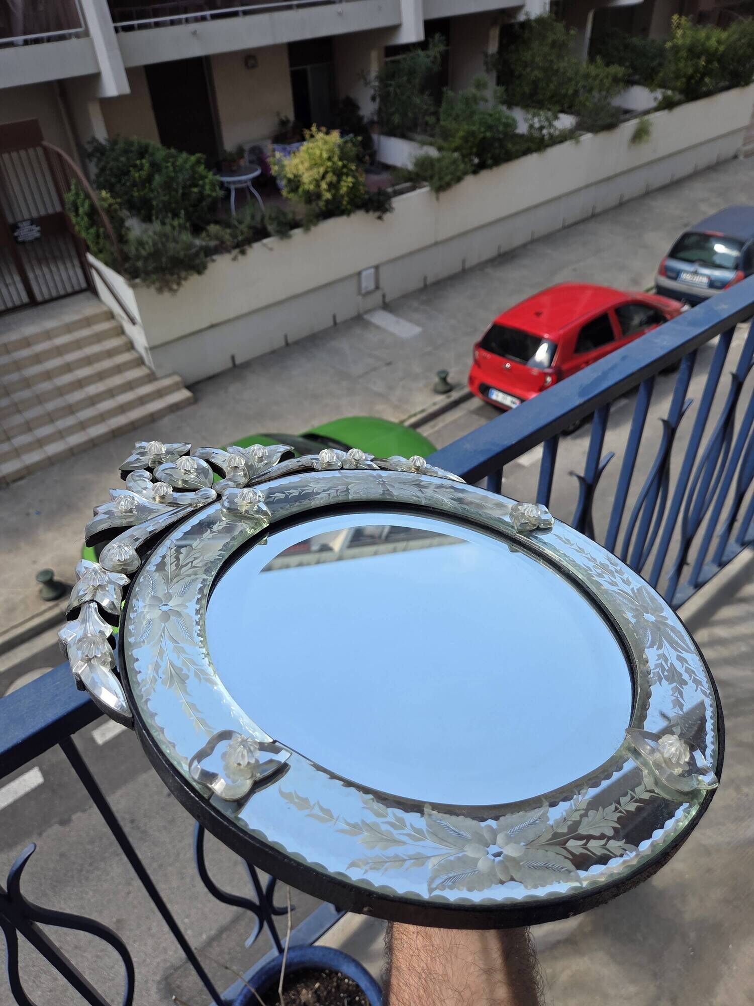 Antique round Venetian mirror in engraved glass