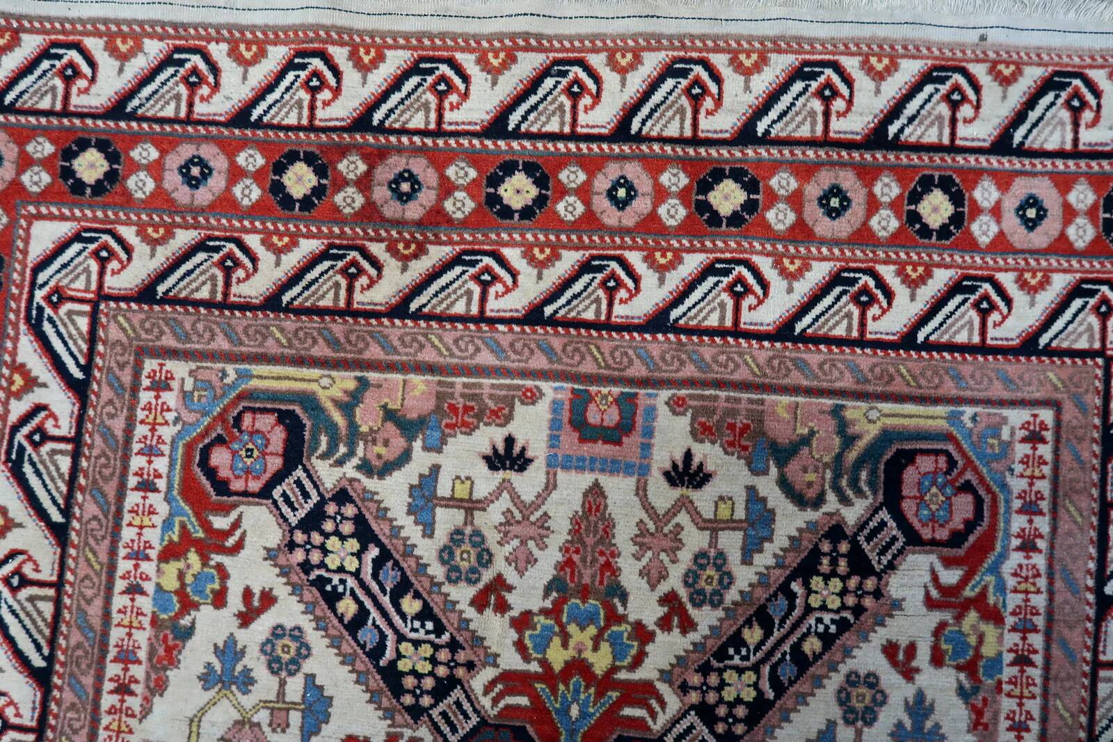 Handmade vintage Caucasian Zeyhur rug 130cm x 228cm 1950s