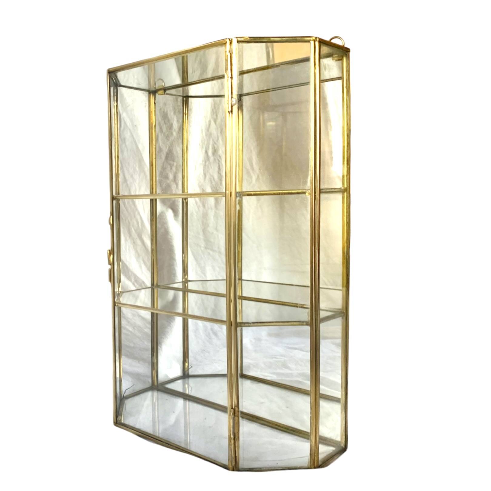 Small vintage display case in clear glass, mirrored glass and brass