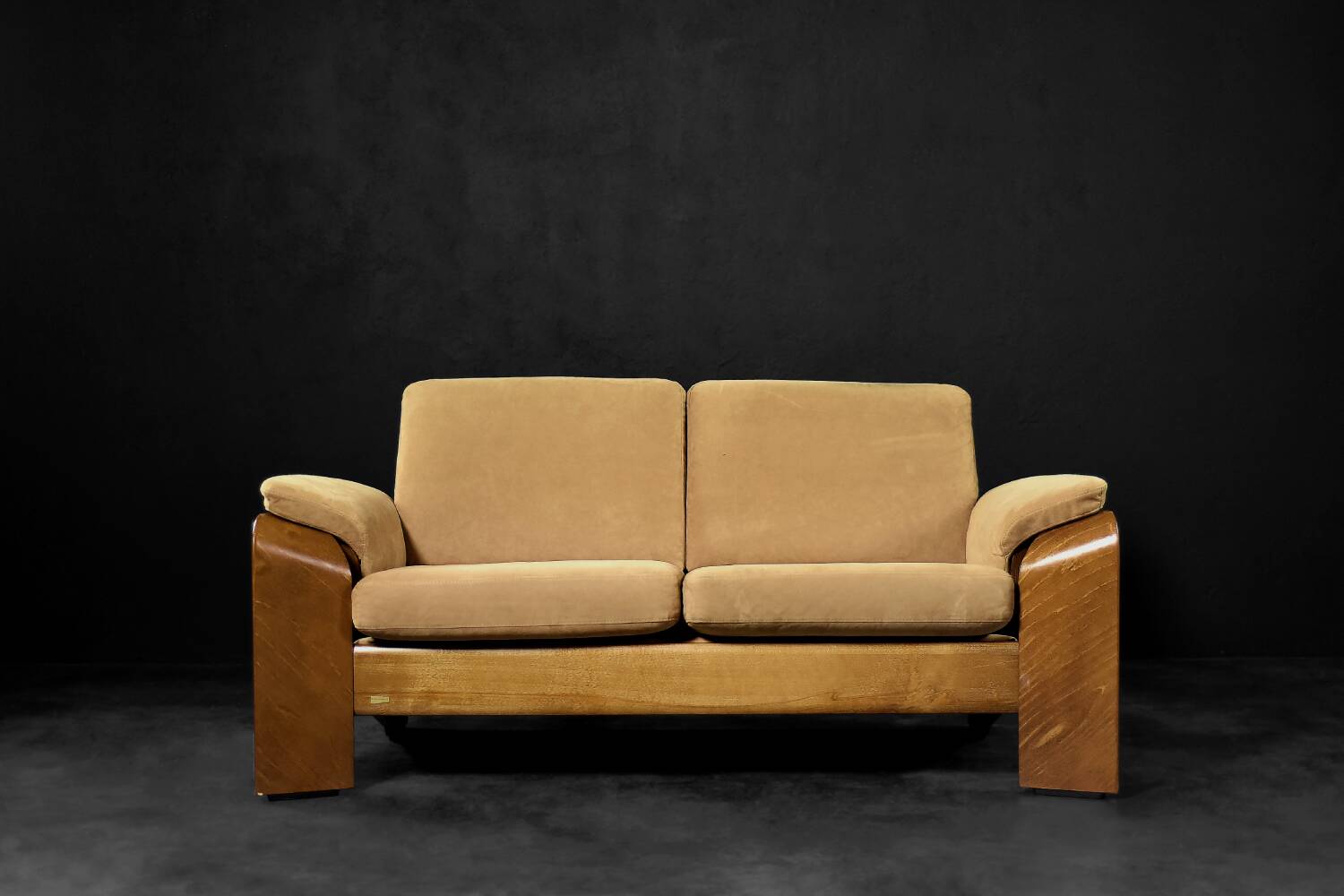 Modern Norwegian mid-century two-seater sofa, low-back loveseat Stressless Pegasus by Ekornes.