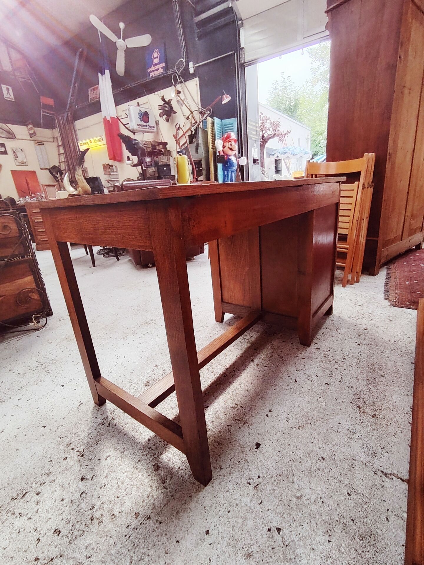 Bureau d'esprit maître d'école en bois massif à caisson - 1950
