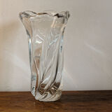 Vase en cristal torsadé signé
