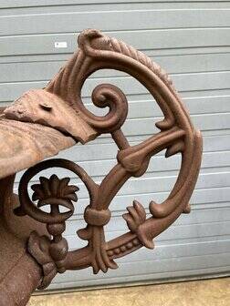 Jardinière en fonte avec piédestal