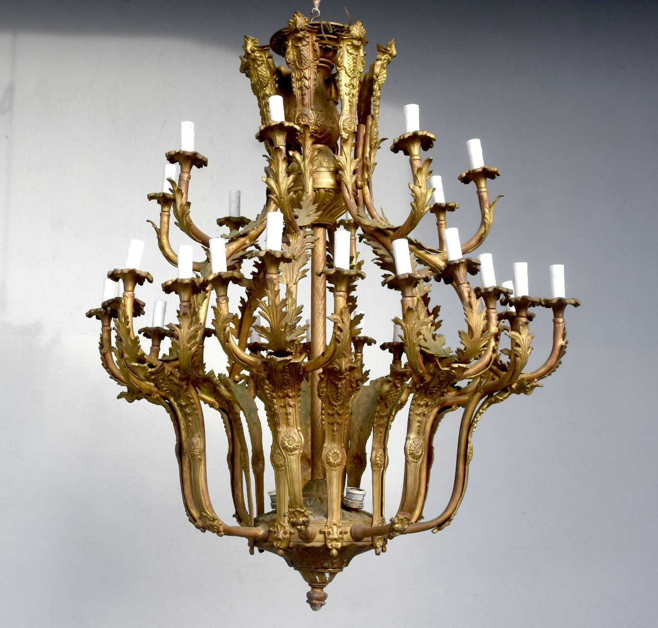 Pair of Louis XV style chandeliers golden bronze 36 lights