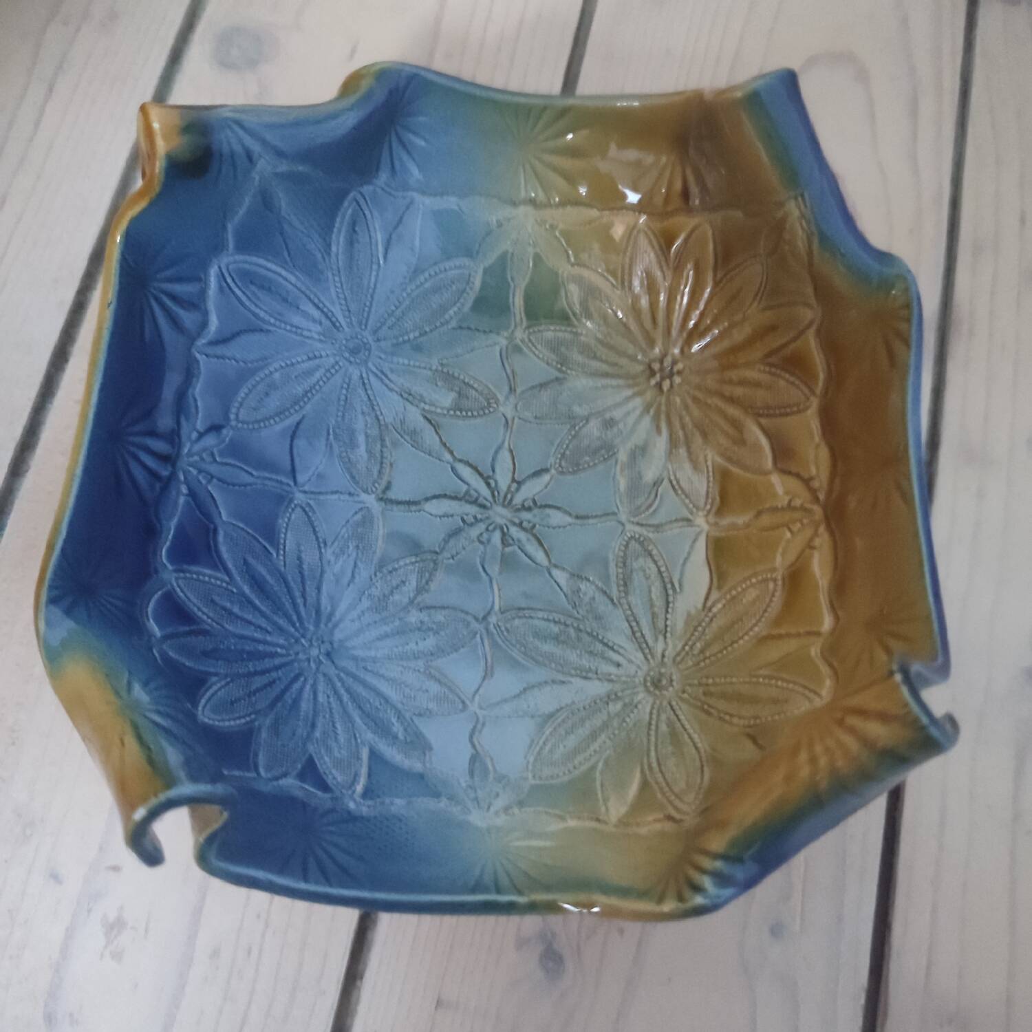 Handcrafted ceramic pocket emptier The Provins tile world heritage