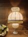 Lampe de chevet blanche, dentelles et opaline
