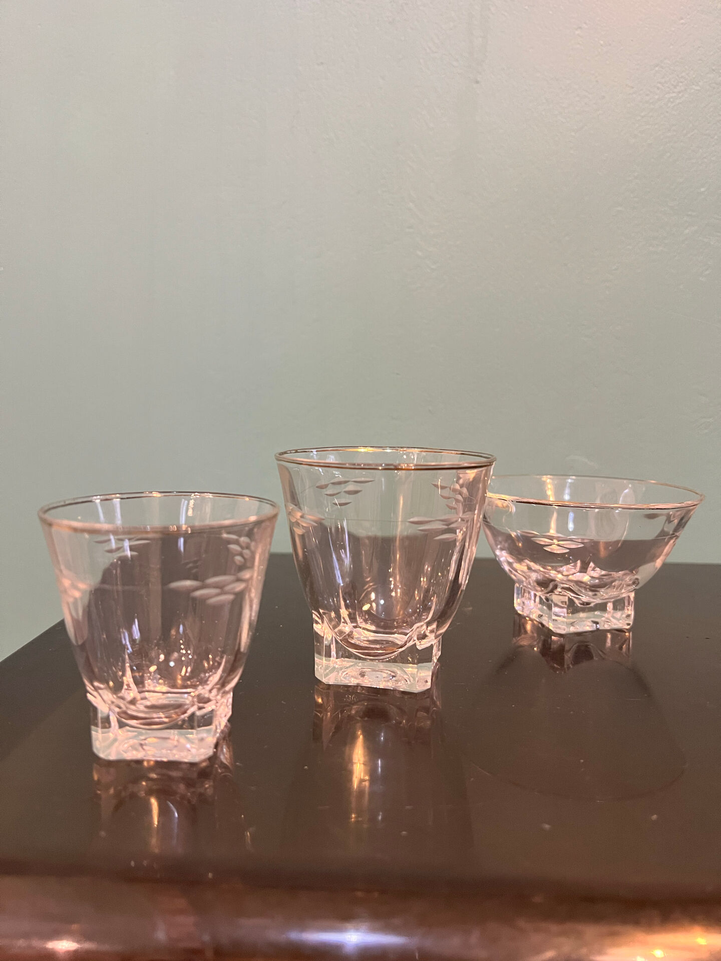 Vintage glass table service, square base and gold trim – Years