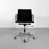 EA117 office chair by Charles and Ray Eames for ICF, 1970