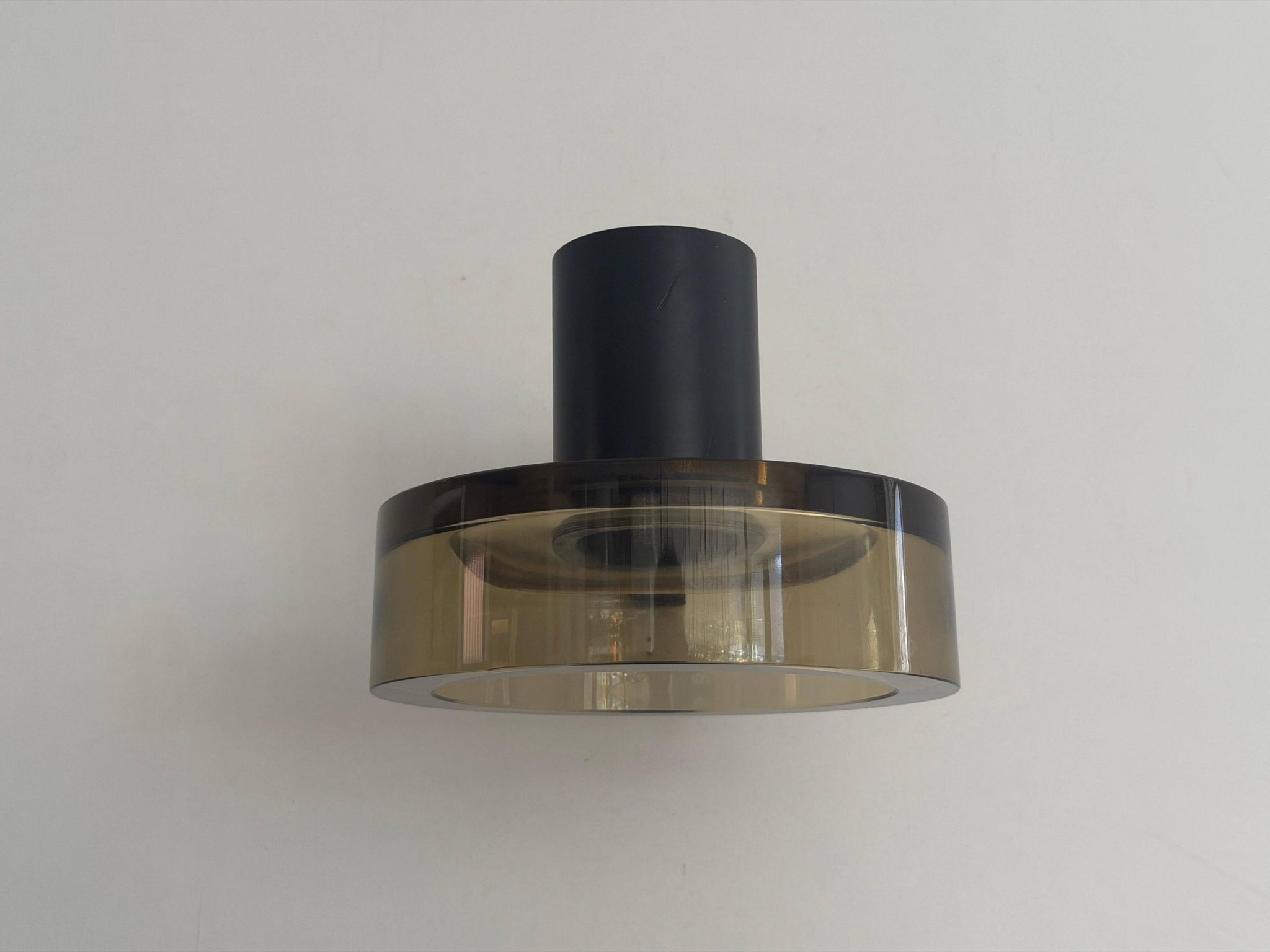 Simple wall light in glass and yellow-brown metal by Seguso, 1950s, Italy.