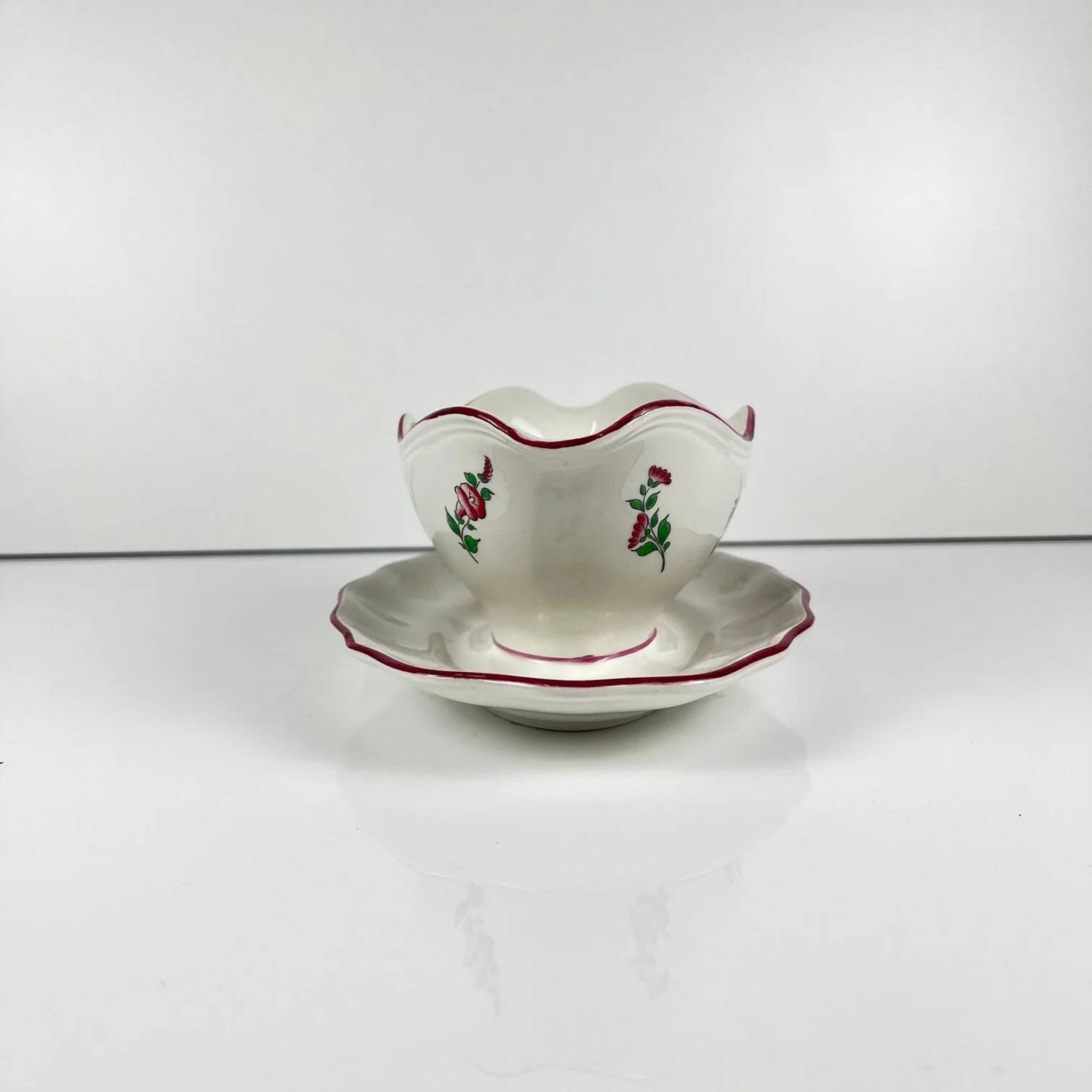 Saucière KG Lunéville, modèle "Réverbère", motif rose
