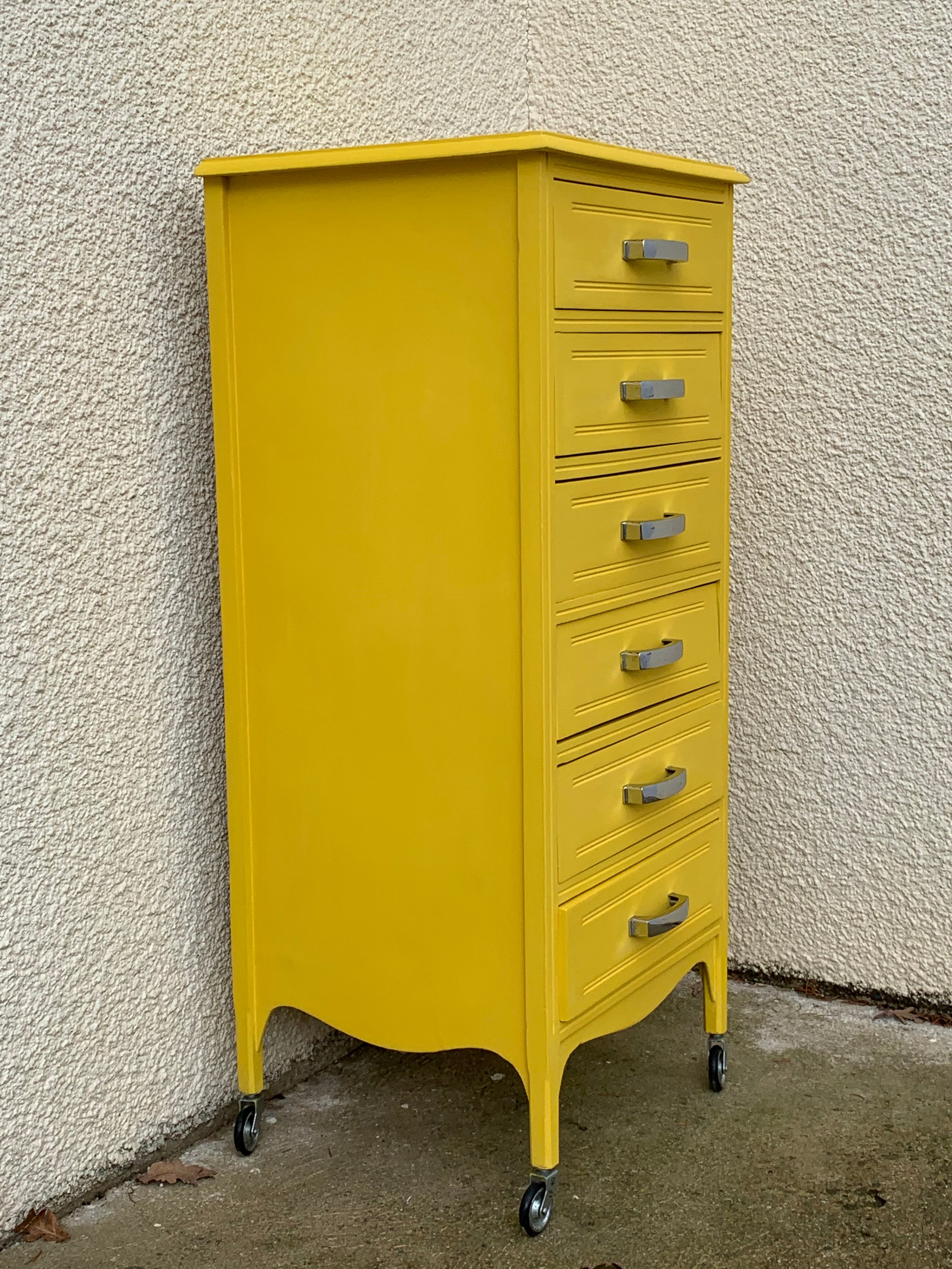 Vintage ragpicker yellow powder 1950