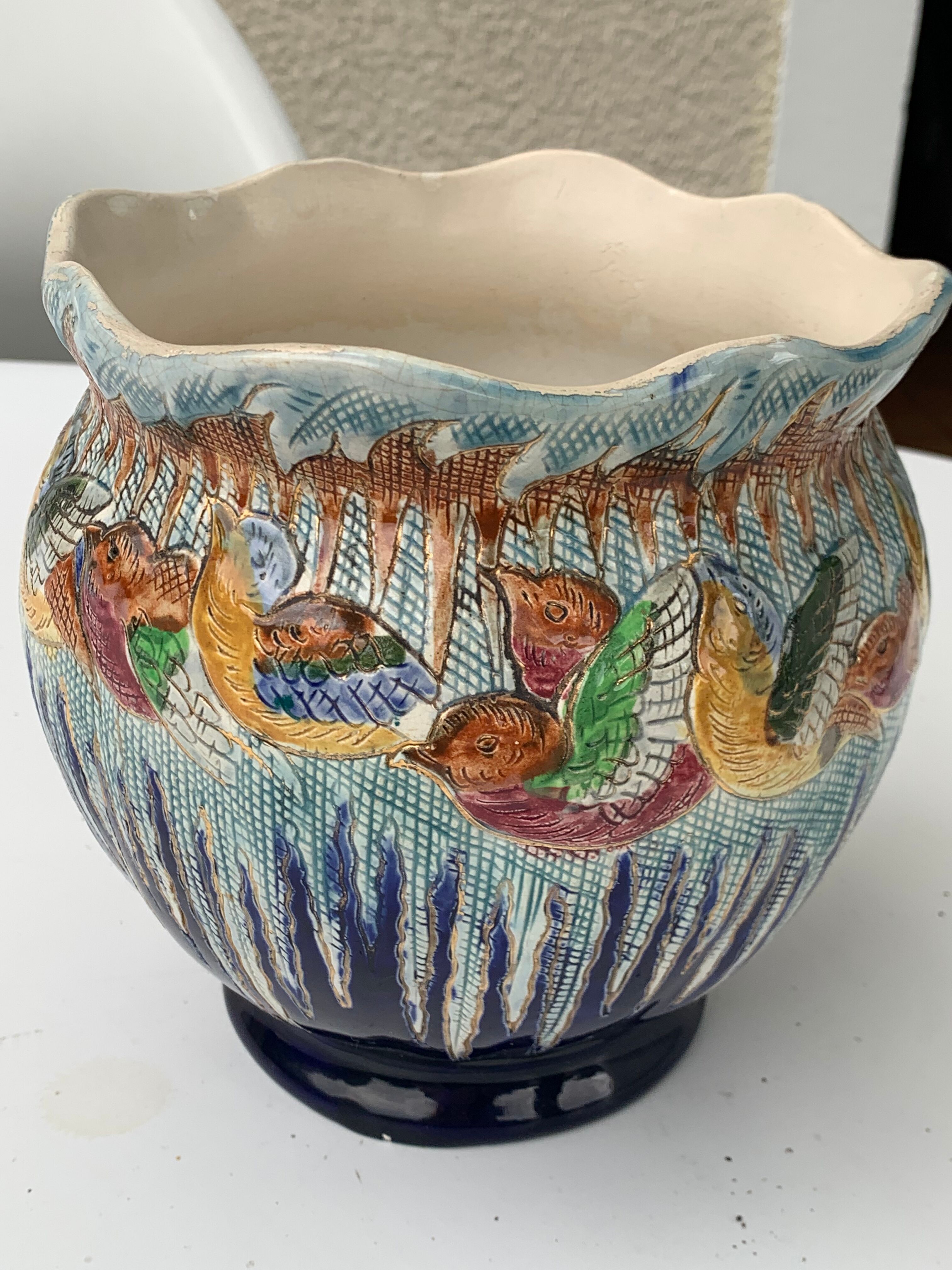 Art deco pot cache birds in old glazed ceramic