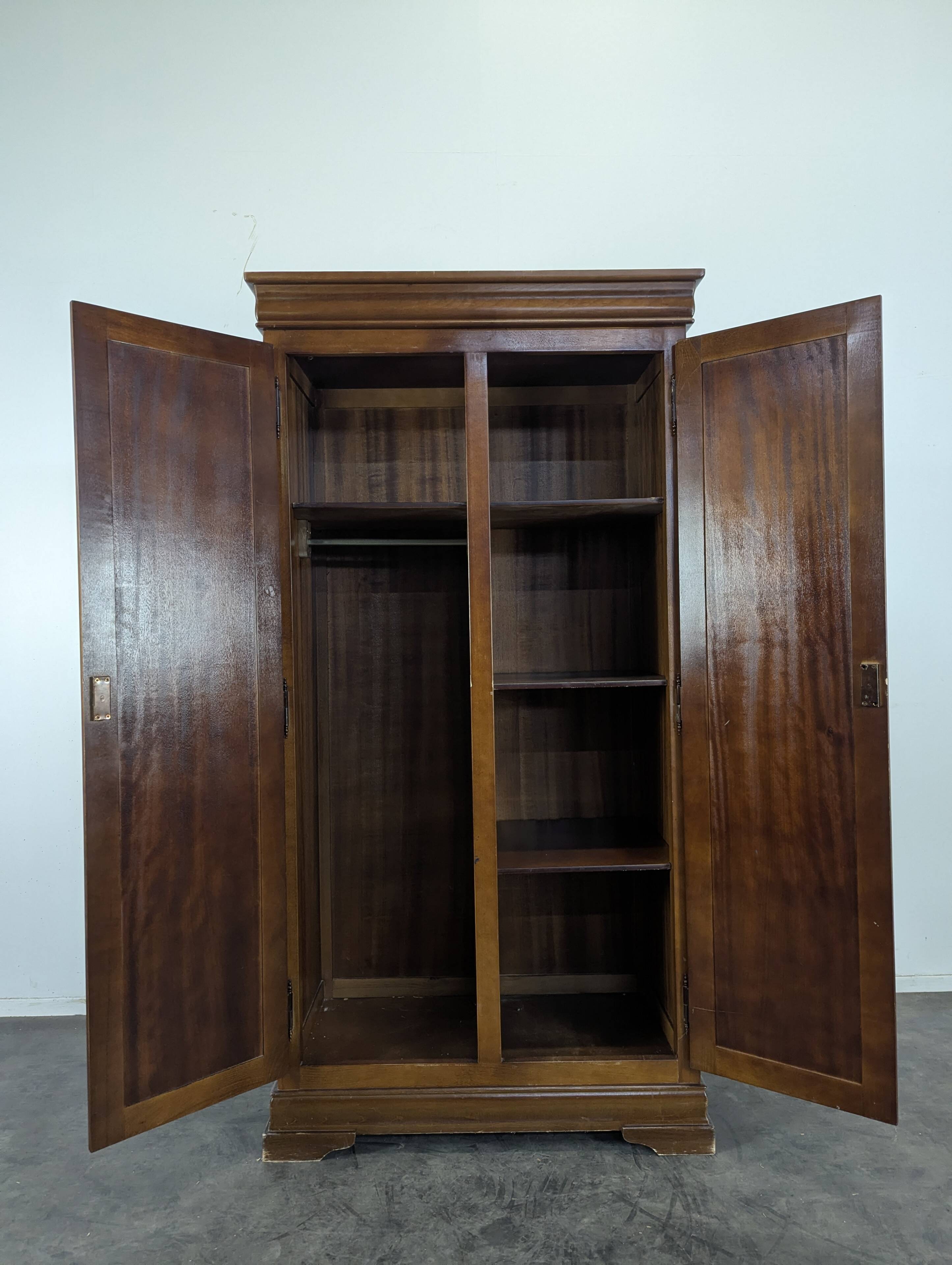 Armoire de style Louis Philippe en merisier