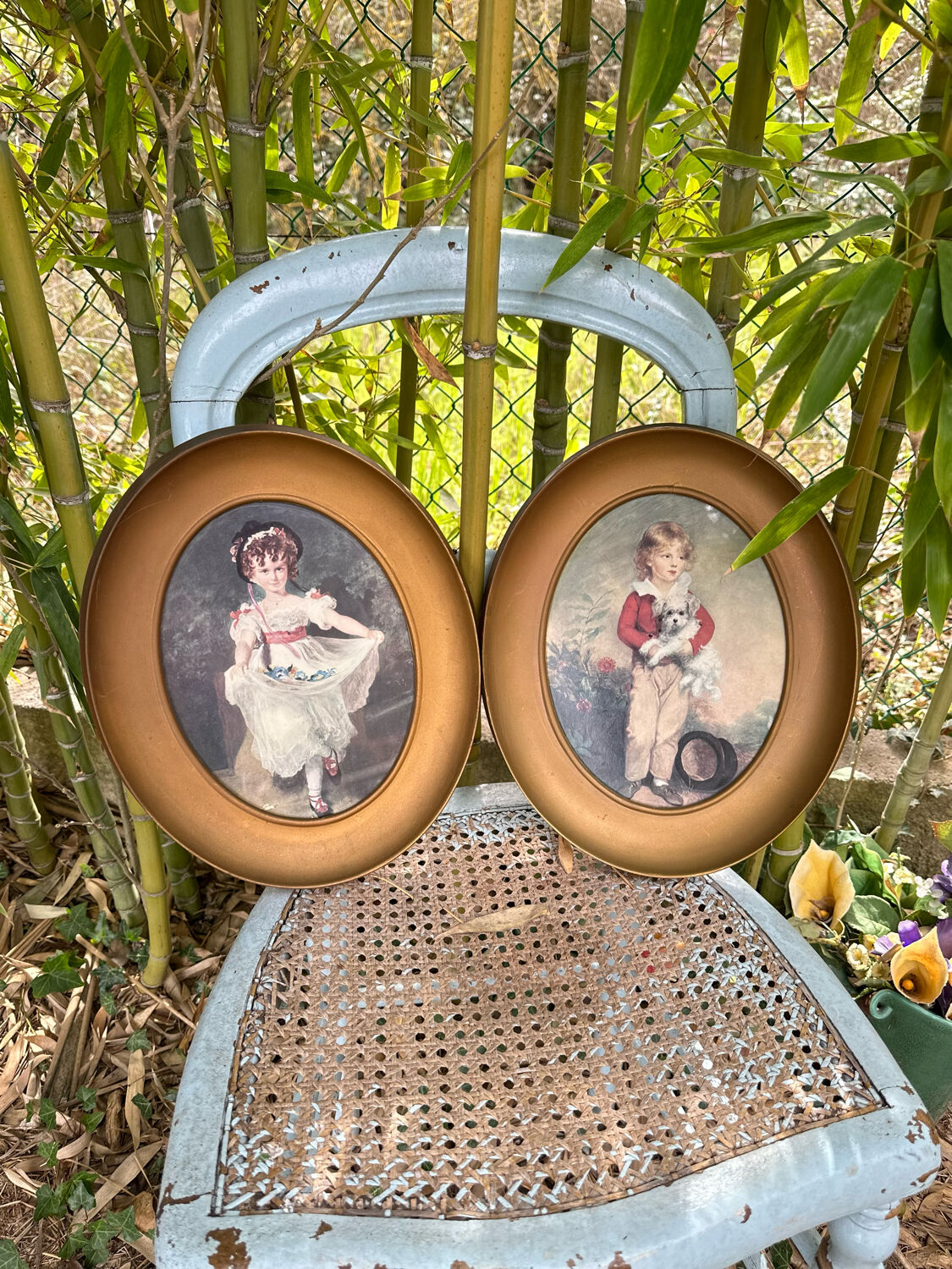 Set of 2 oval paintings