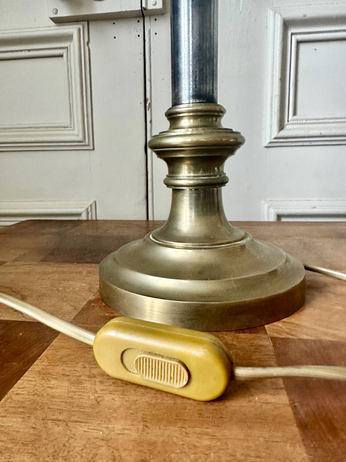 Lamp base in brass and chrome-plated steel