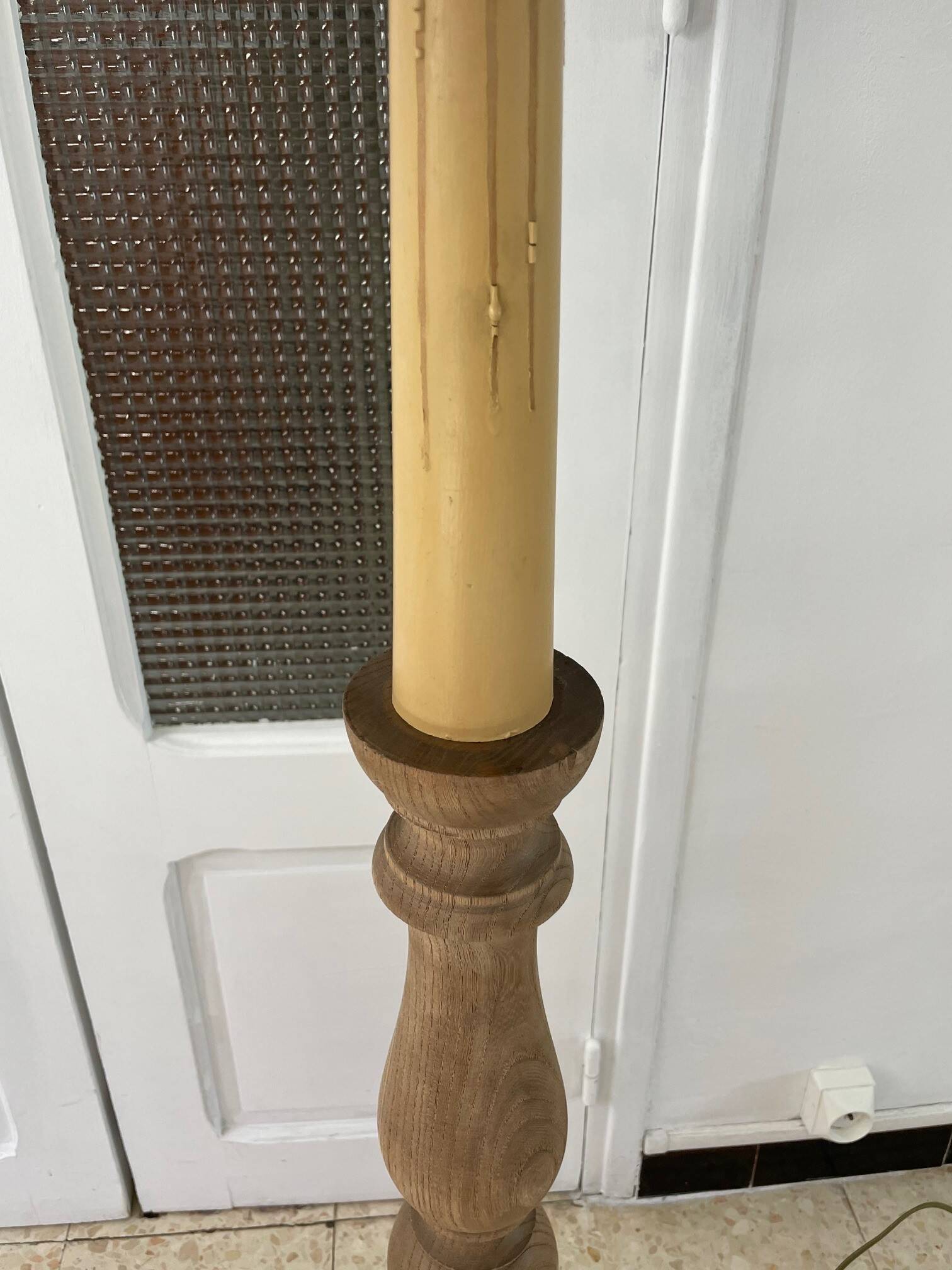 Lampadaire vintage en bois naturel et abat jour en corde années 1960