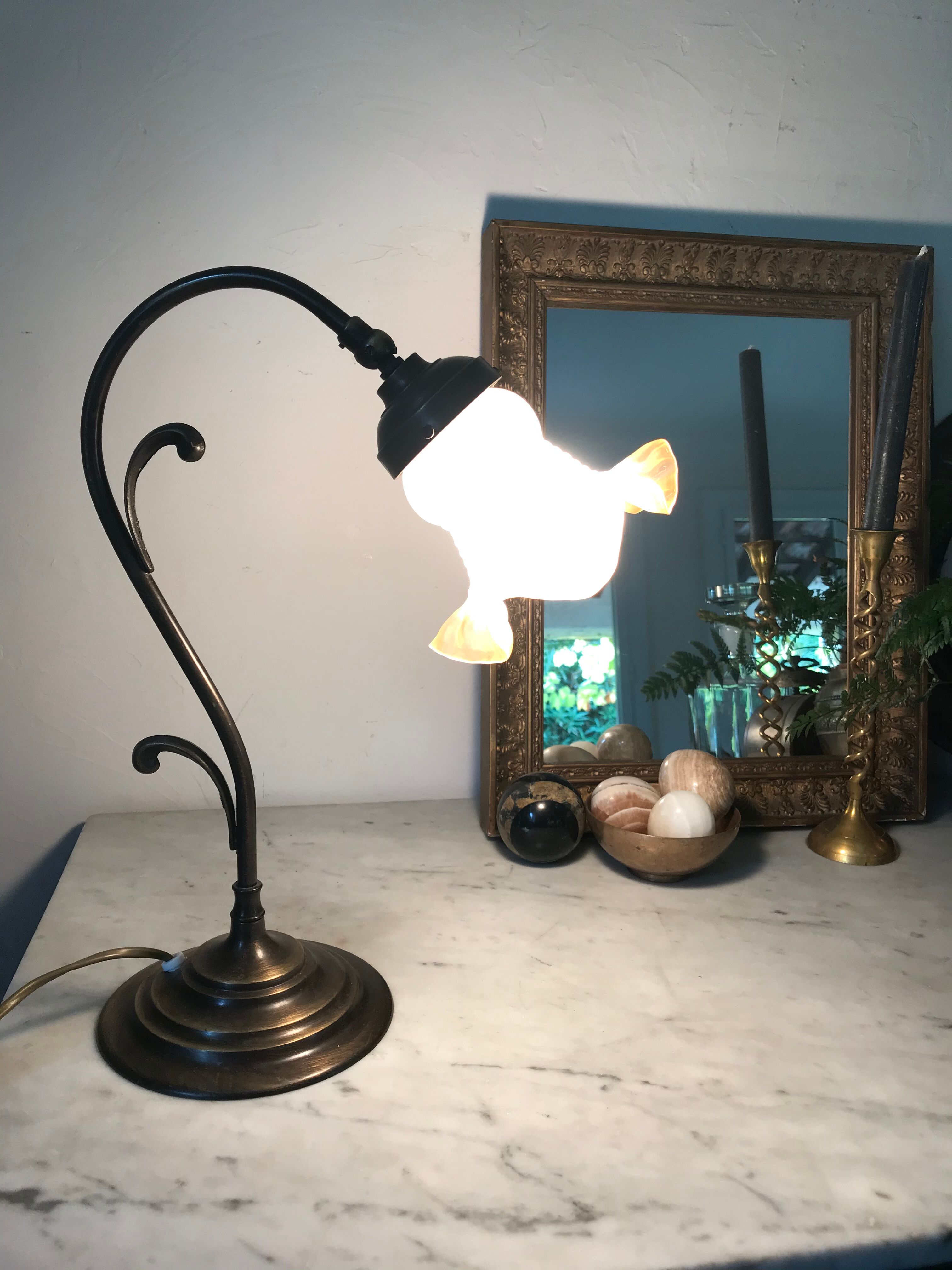 Art nouveau style tulip lamp