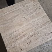 Table basse ou piédestal en travertin veiné italien