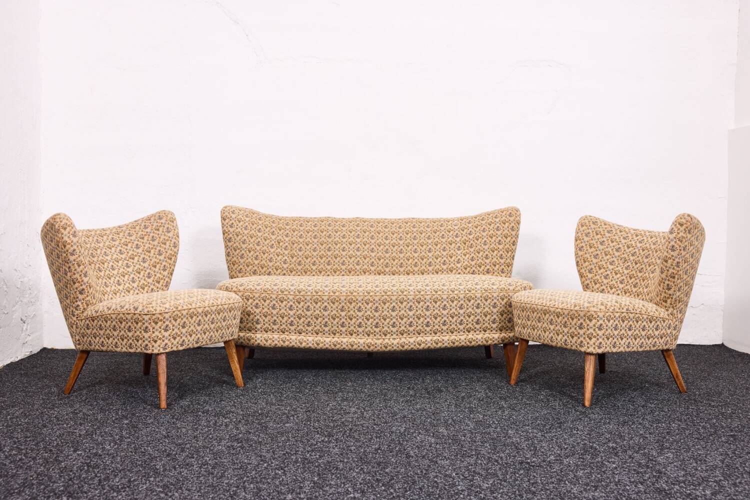 Ensemble canapé et fauteuil cocktail suédois, années 1950 – Dossier courbé