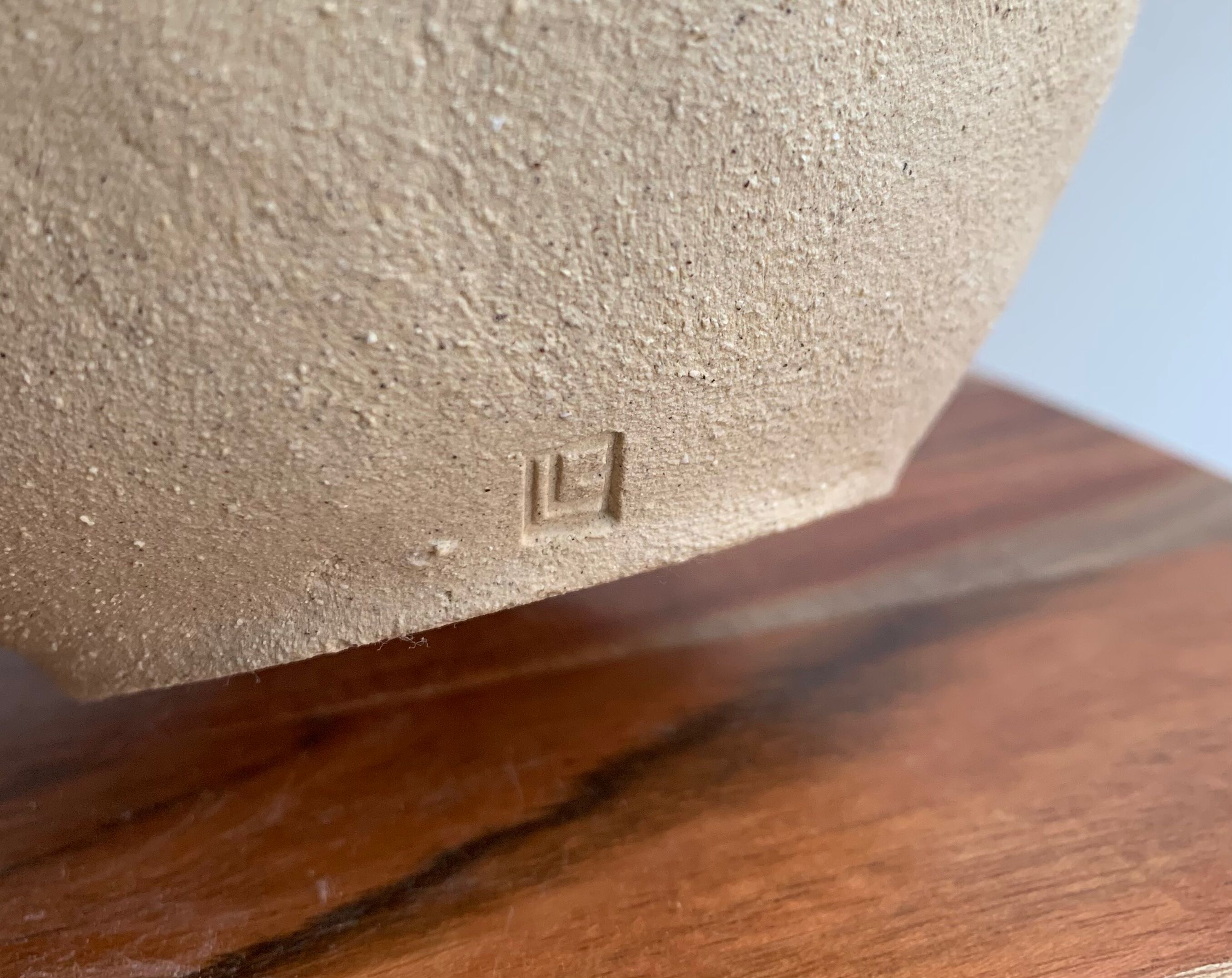 Chamotted white sandstone vase