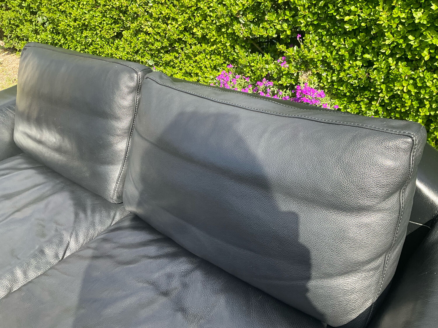 High-quality black leather Durlet sofa