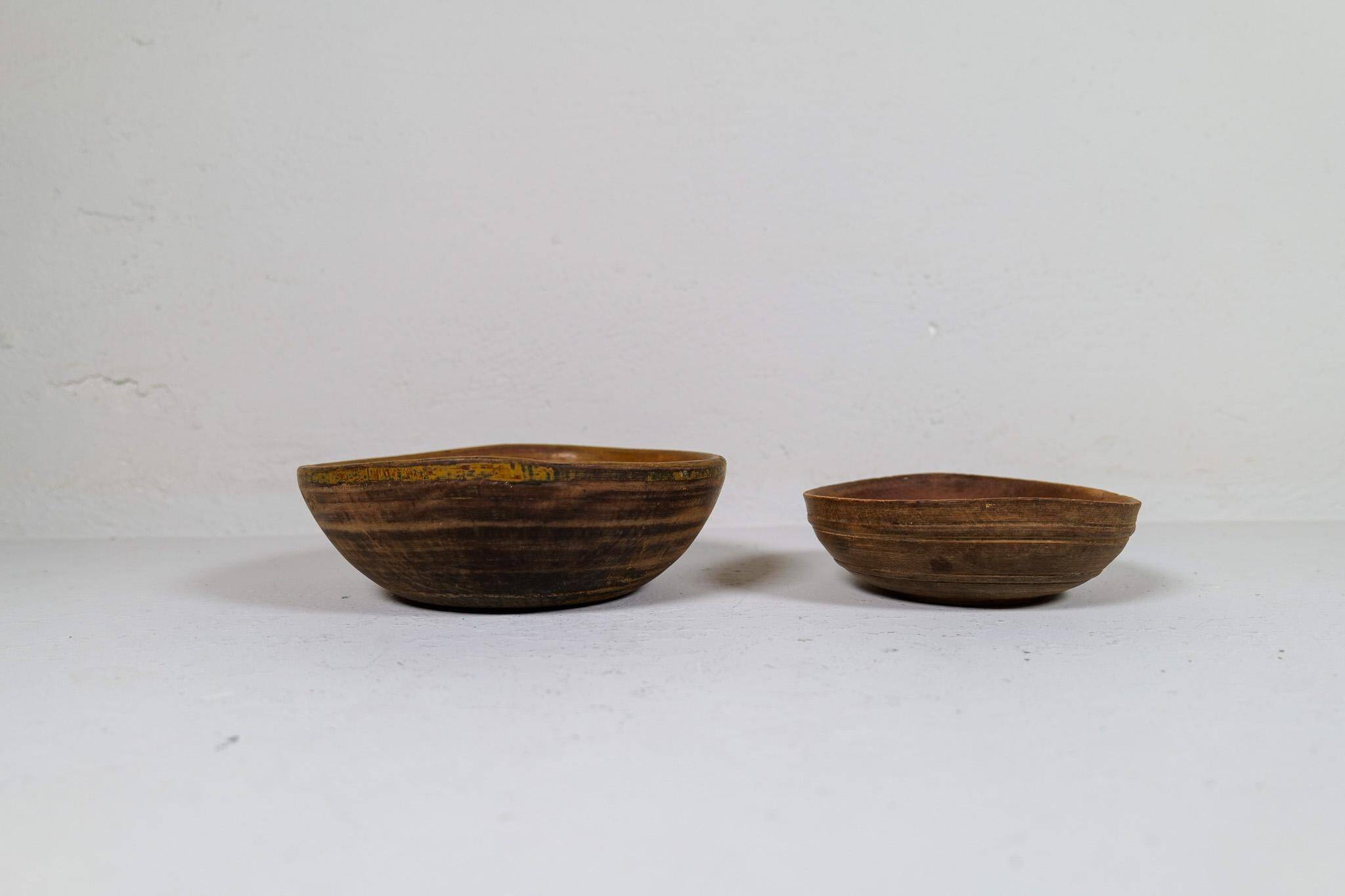 Swedish folk art, unique set of 2 farmer's bowls from the 19th century.