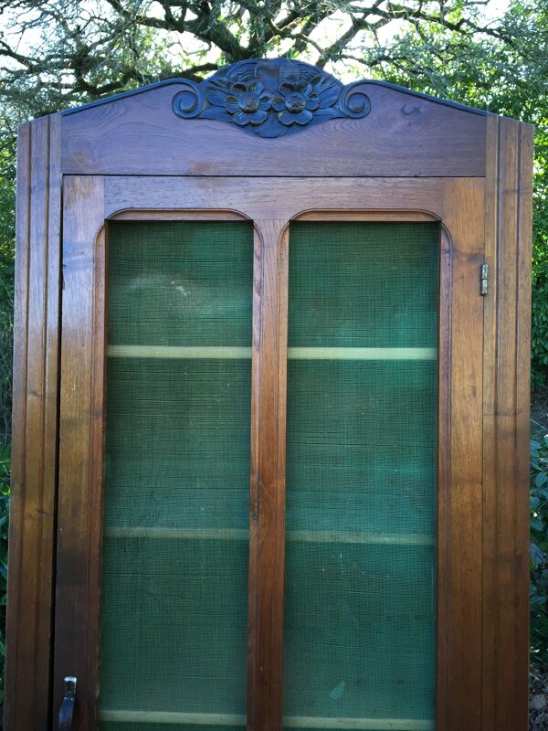 Armoire bonnetière vintage grillagée en chêne massif rococo d’époque 1930