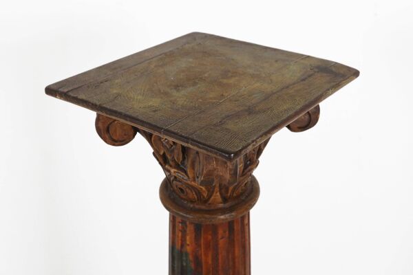 Colonne ou piédestal corinthien en bois sculpté antique, France vers 1890