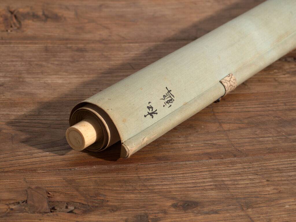 Japanese kakejiku of a coloured crane on paper – Japan, circa 1900