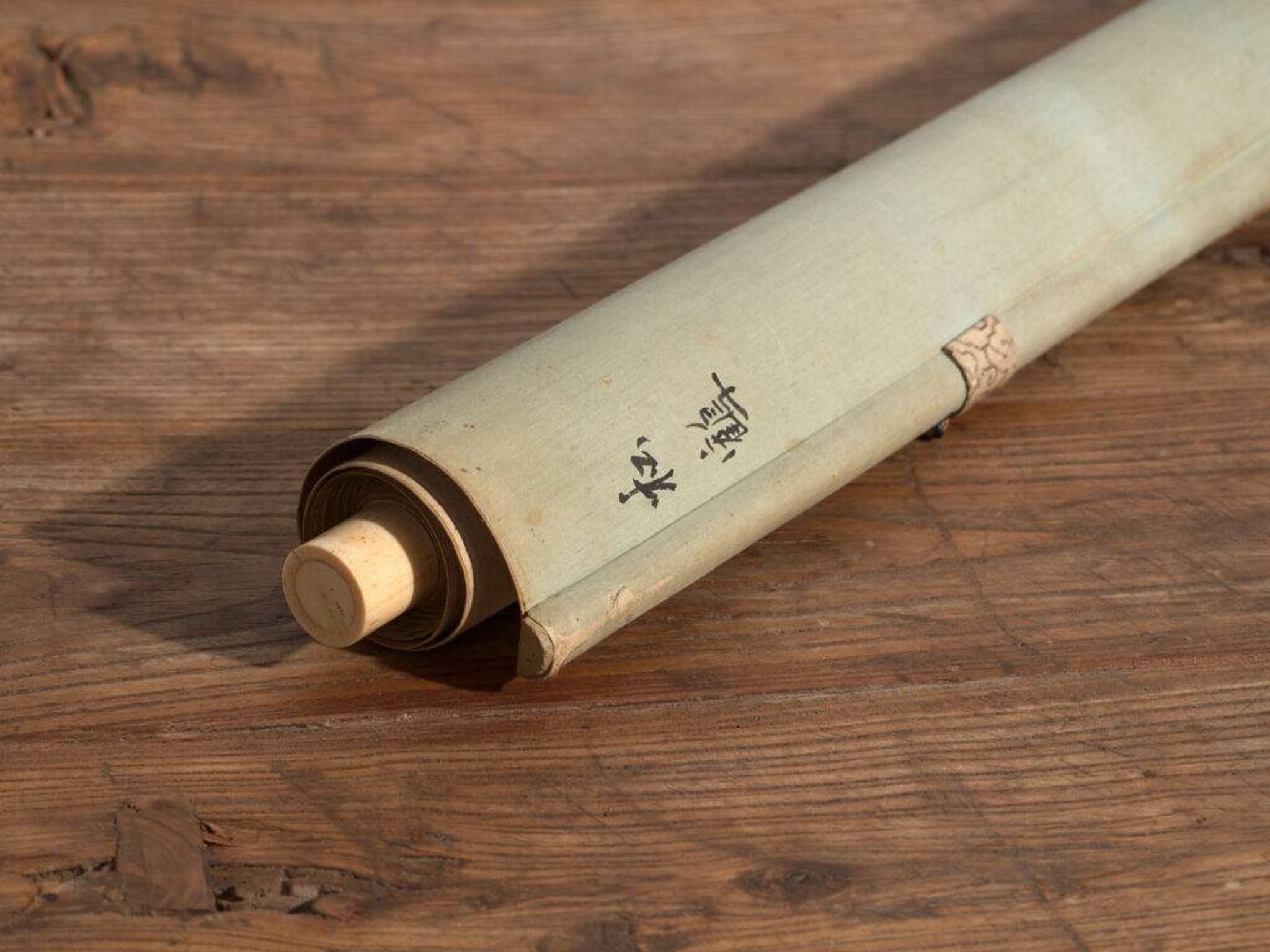 Japanese kakejiku of a coloured crane on paper – Japan, circa 1900
