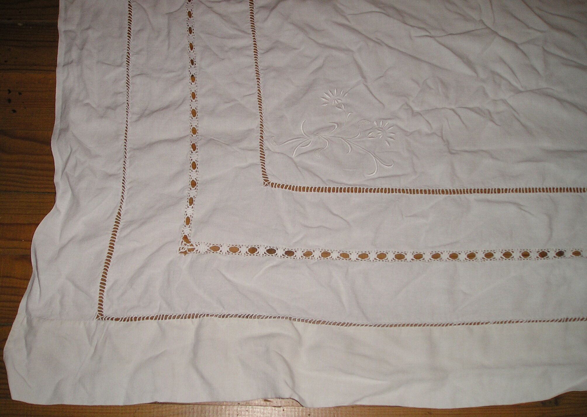 Drap ancien en lin ou métis à 3 rangées de jours avec retour