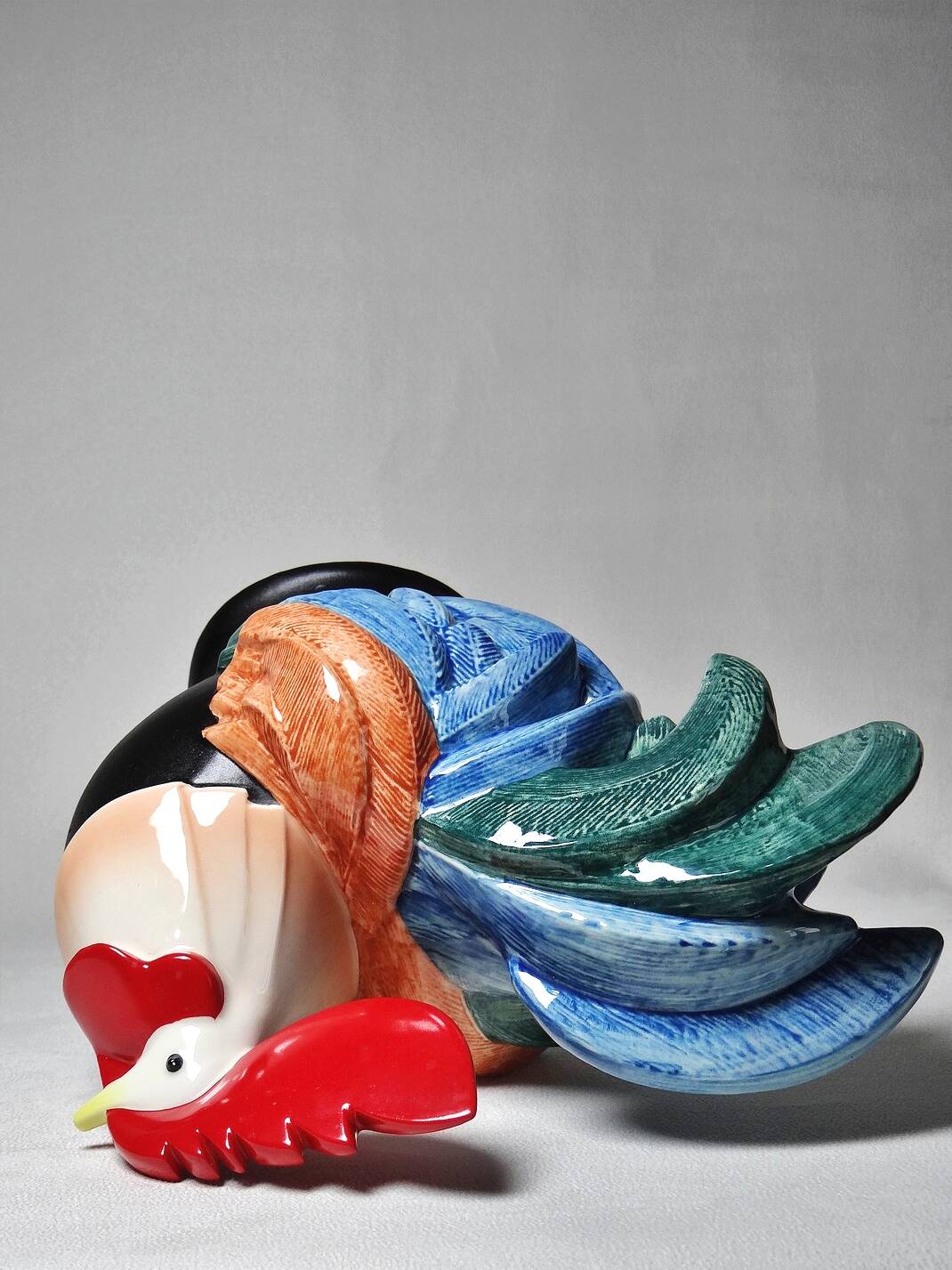 Polychrome porcelain rooster subject Hahn Georges Selim for Goebel Germany 1984