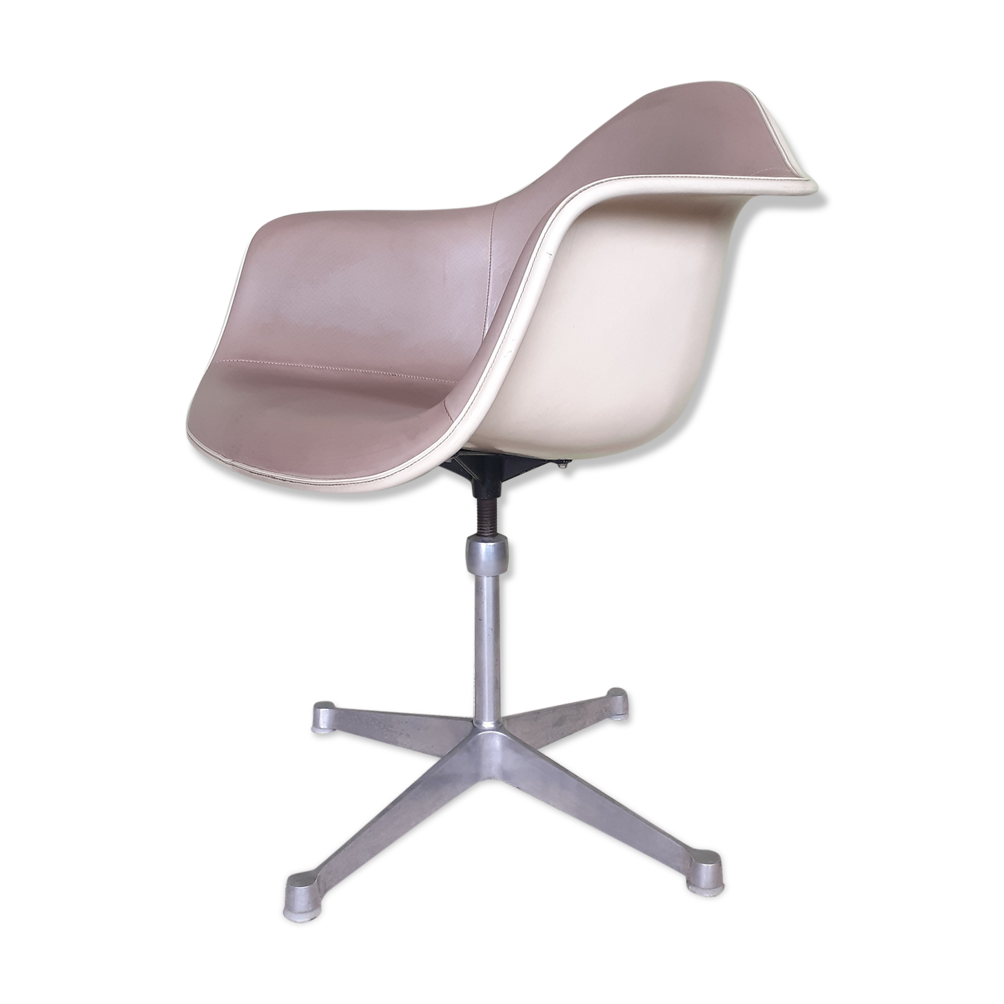 Swivel and adjustable office chair by Charles and Ray Eames, ed. Herman Miller