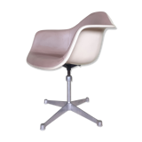 Swivel and adjustable office chair by Charles and Ray Eames, ed. Herman Miller