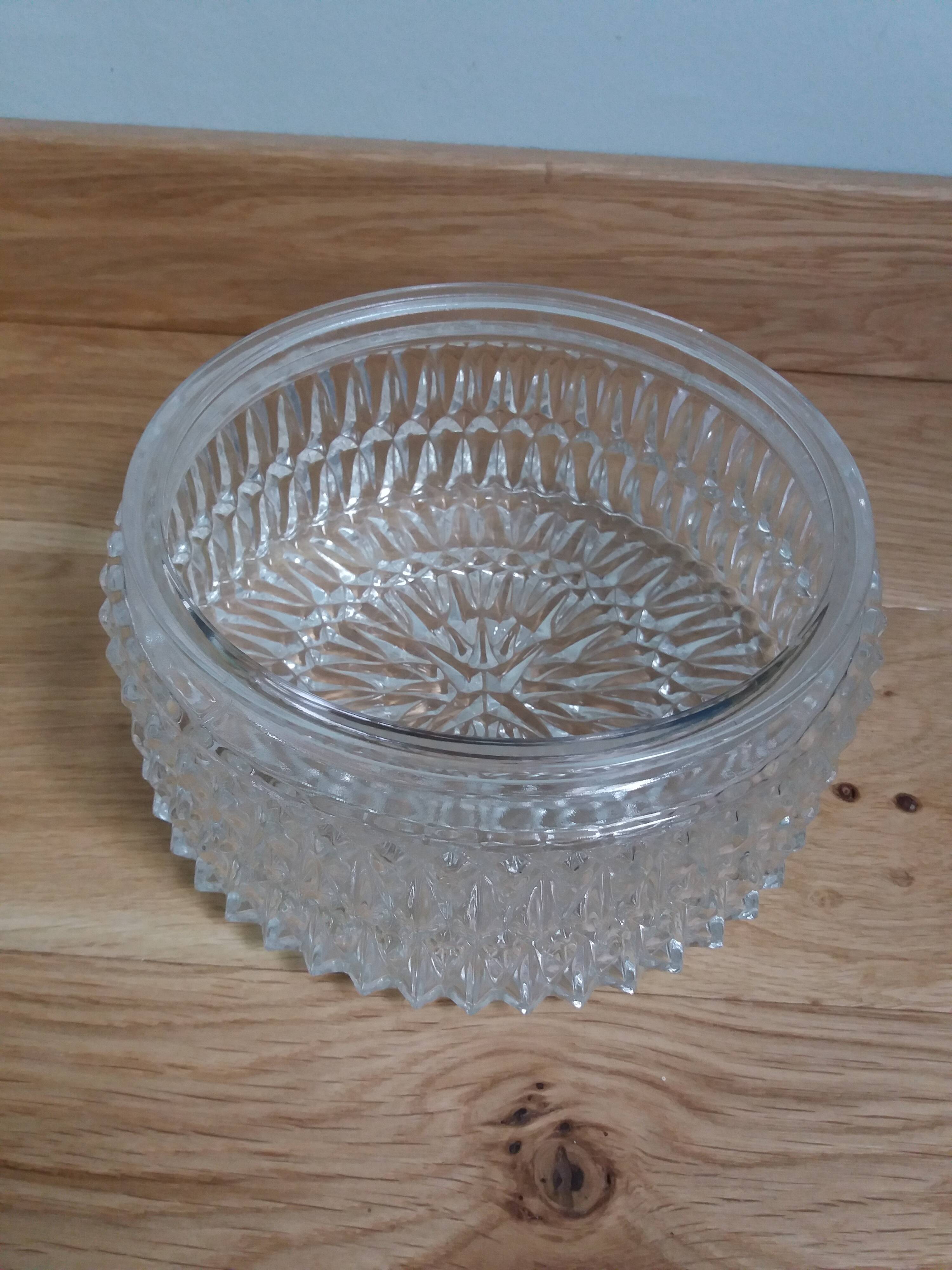 Globe ceiling light in molded glass