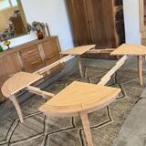 Extendable table with several options.