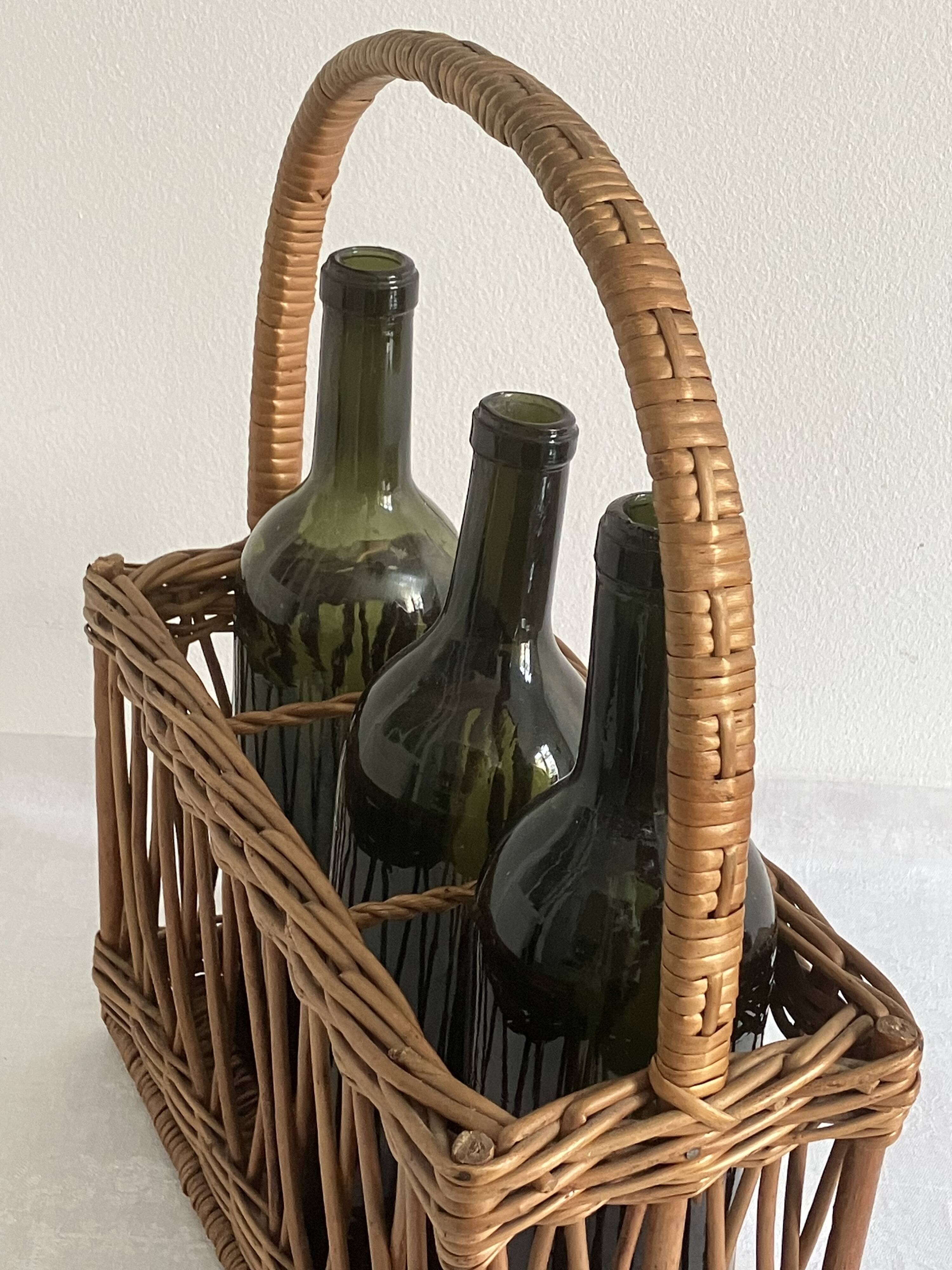 Bottle holder, woven wicker