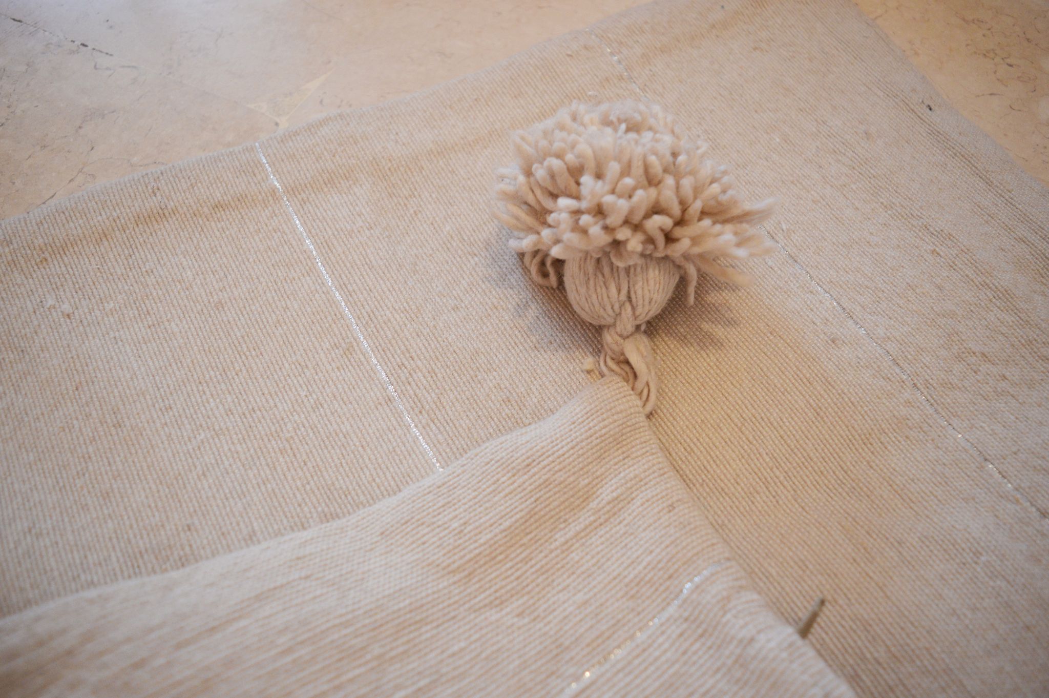Oreiller pompon marocain crème blanc 48x48cm