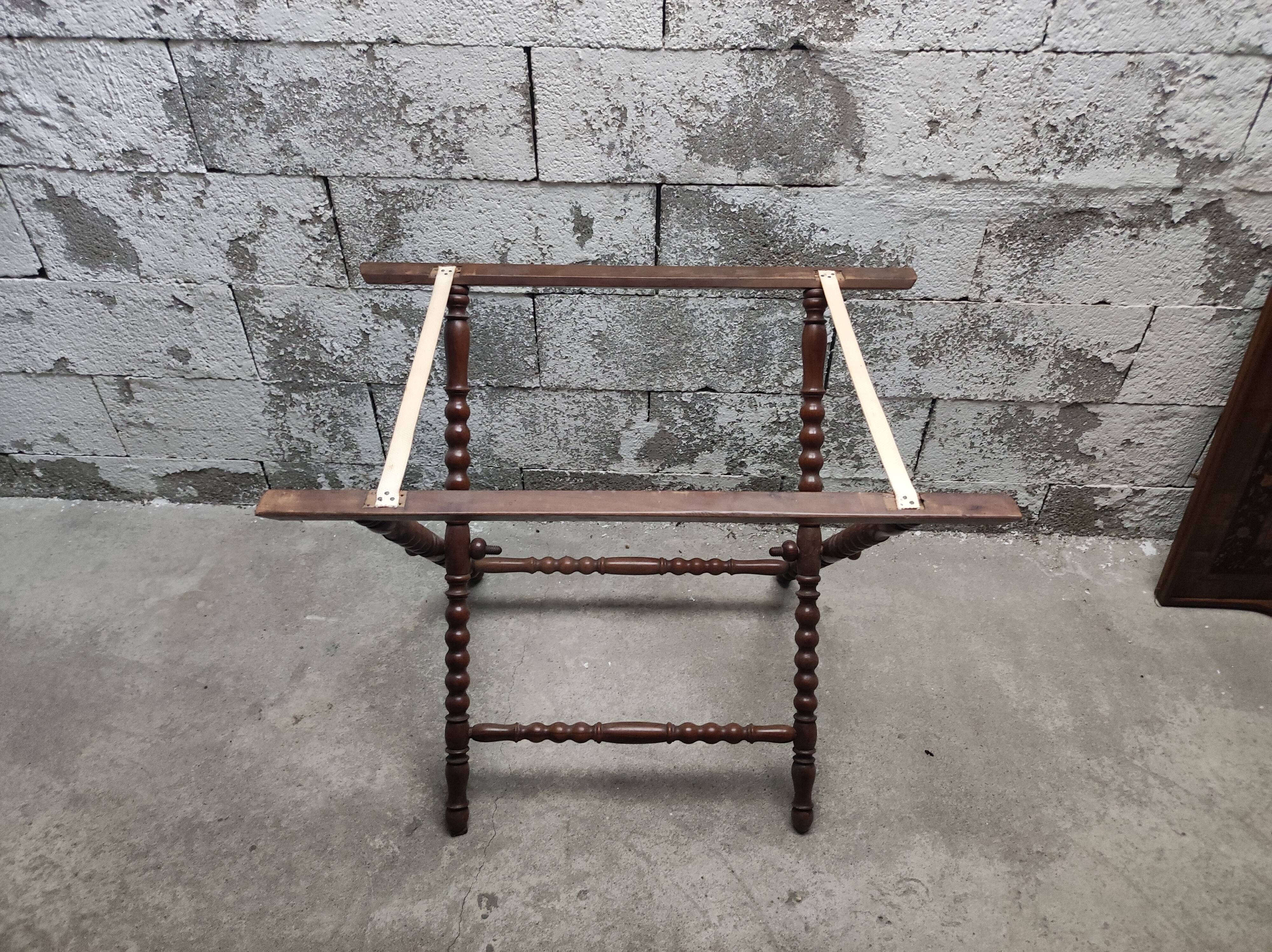 Folding table with floral marquetry