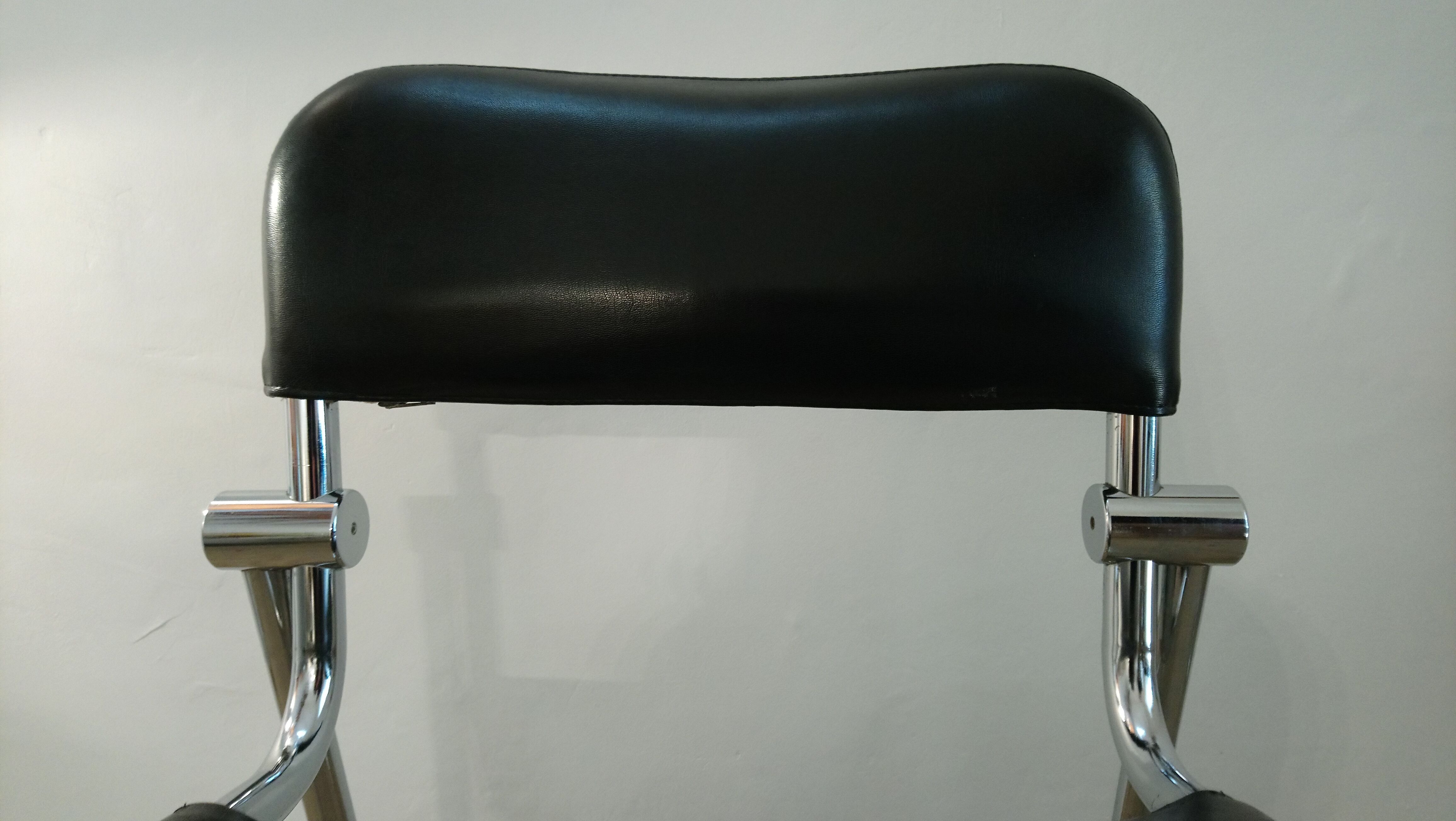 Set of 4 chairs black vintage chrome and leatherette