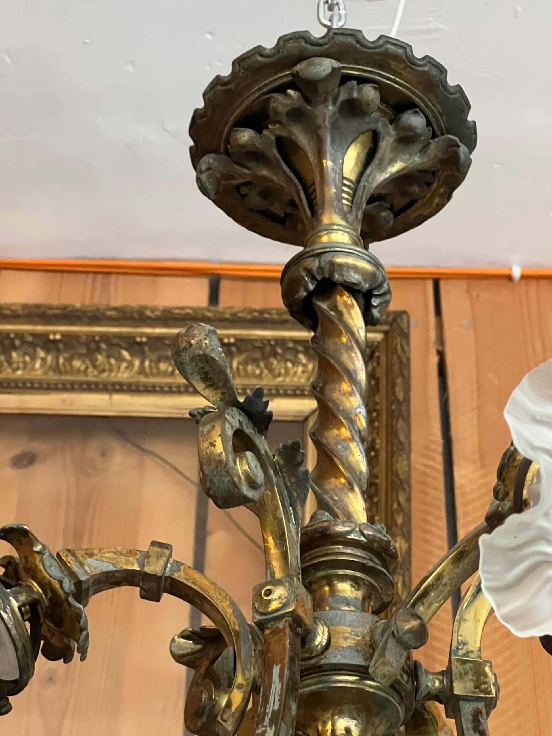 19th century brass and bronze chandelier, Napoleon III, illuminated by 6 tulips and a central globe