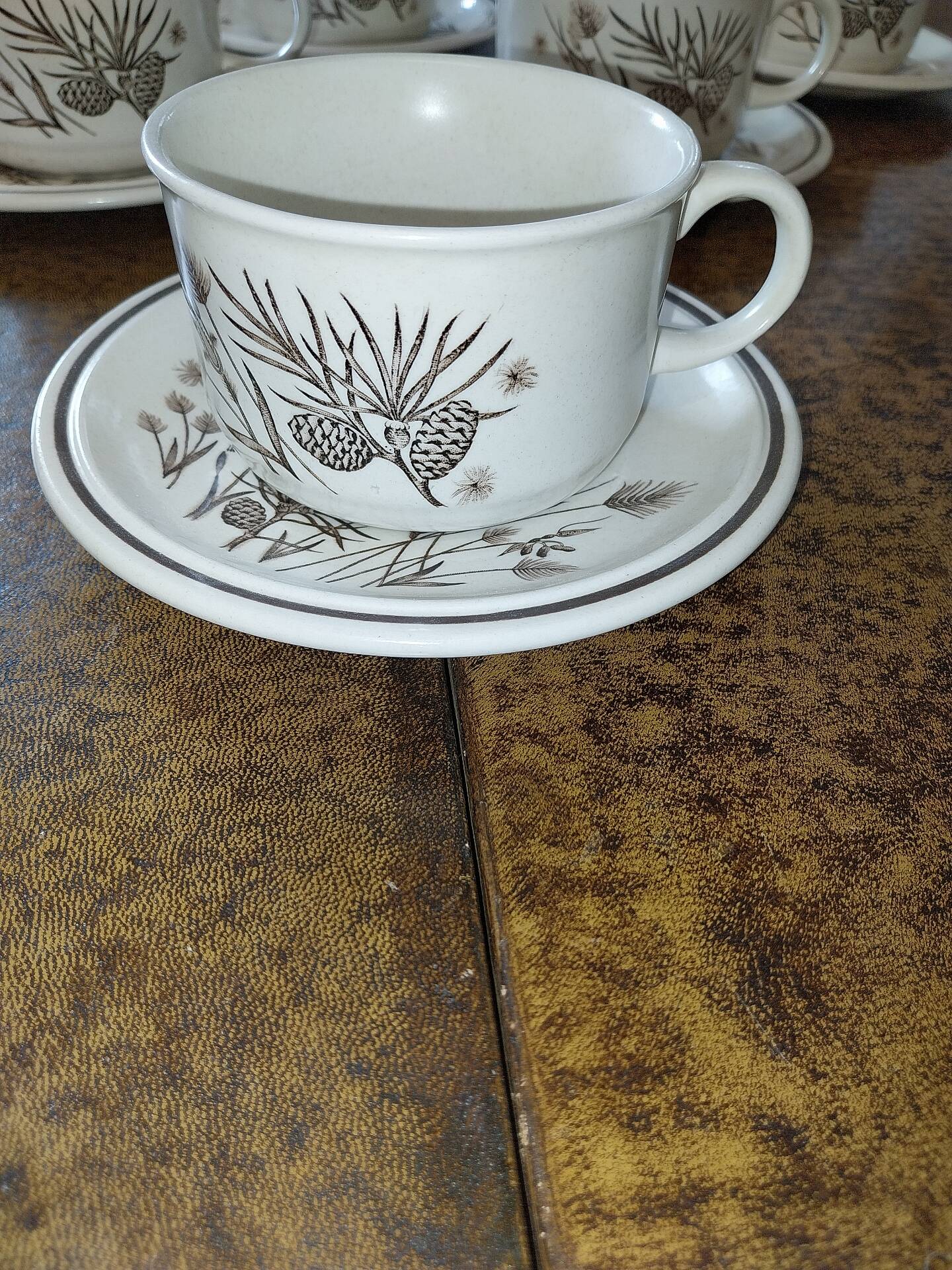 Pinewood tea set
