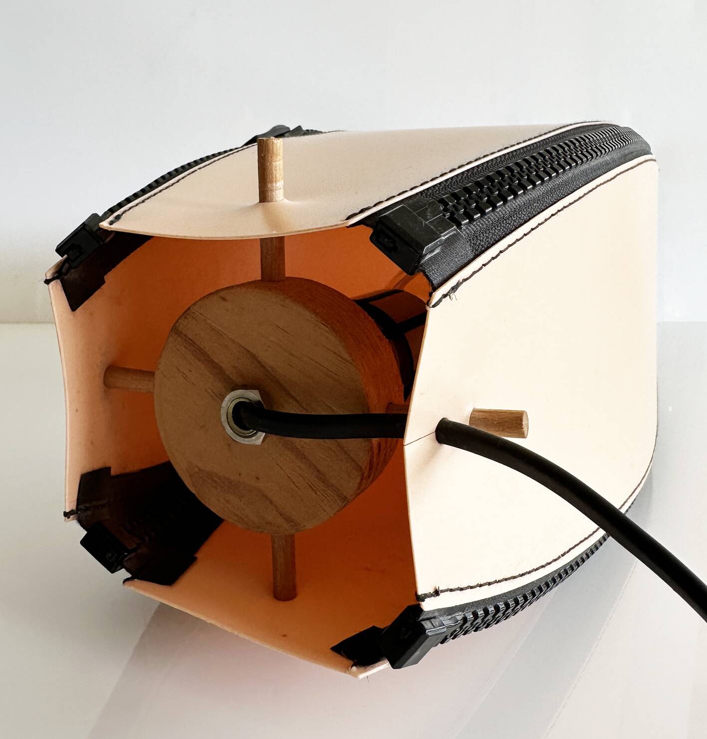 Large vintage PopArt zipped lamp. Italy, 1980s.