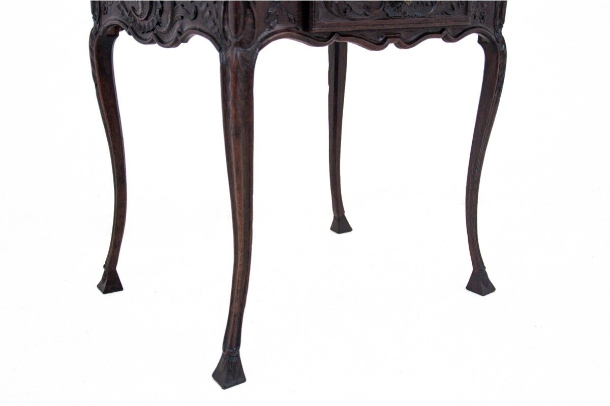 Antique table, Western Europe, late 19th century. After renovation.