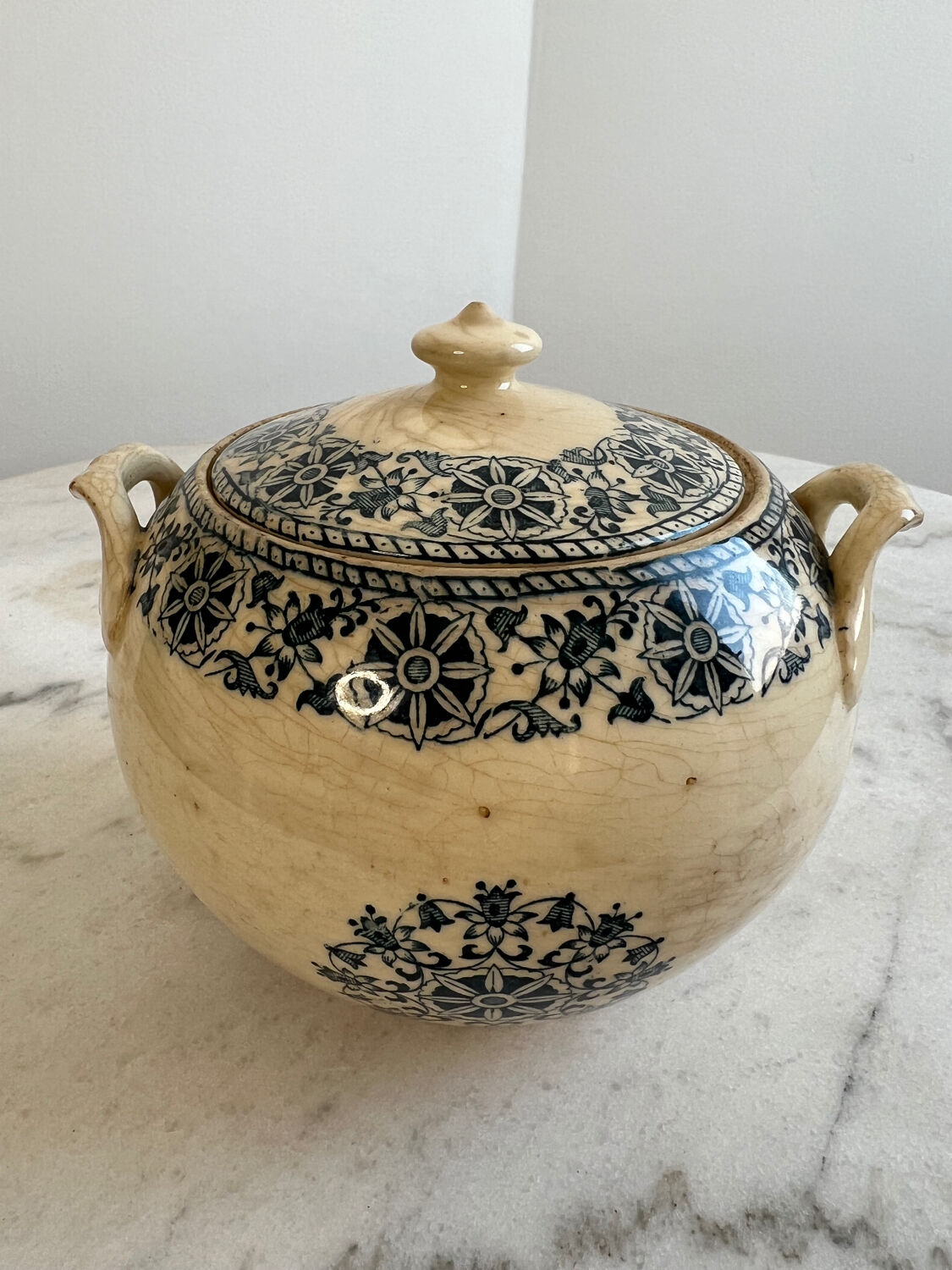 Sugar bowl Gien