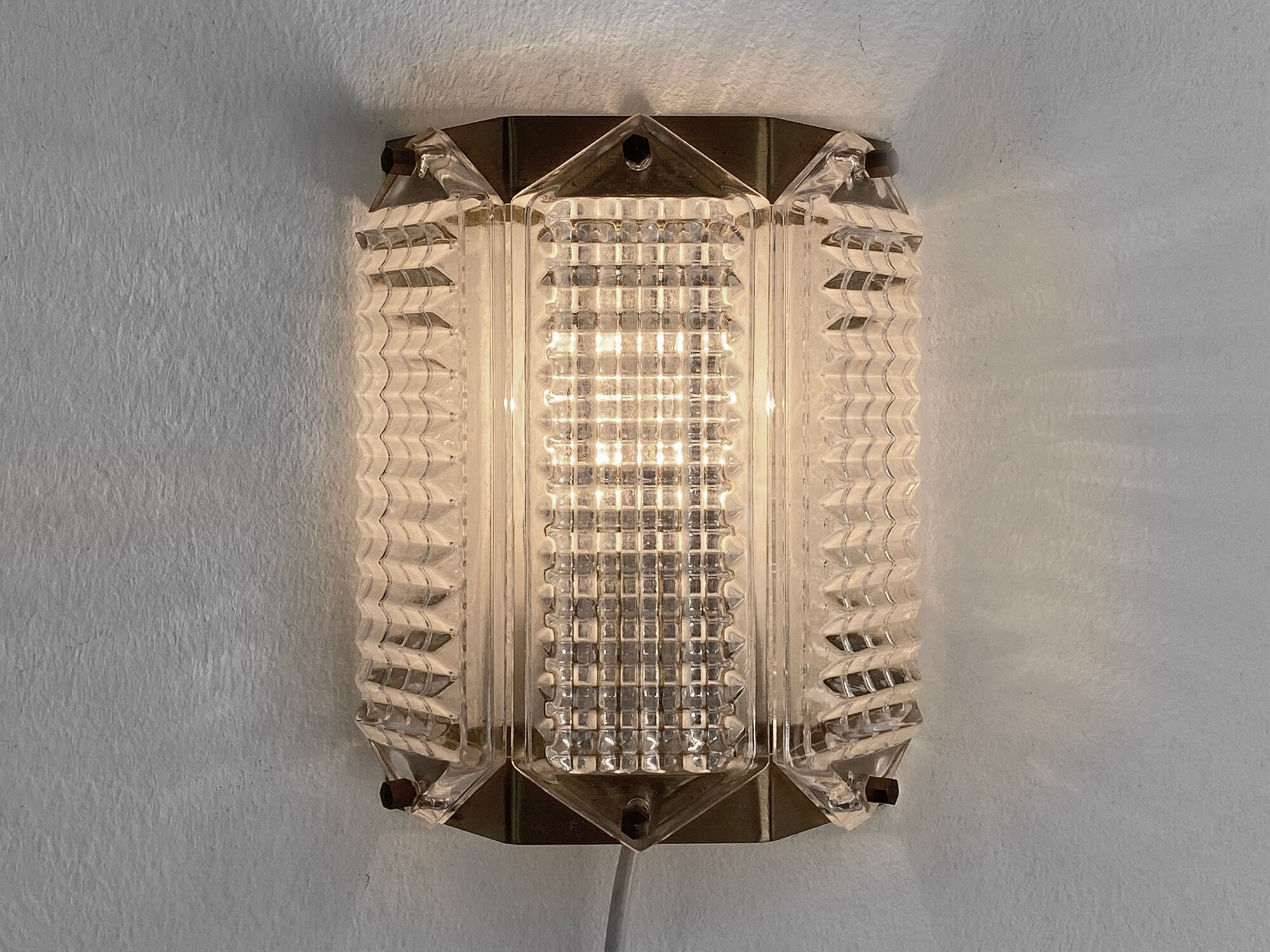 Brass and glass wall light/Sconce by Wiktor Berndt for Flygsfors. Sweden 1960s
