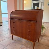 Scandinavian secretary