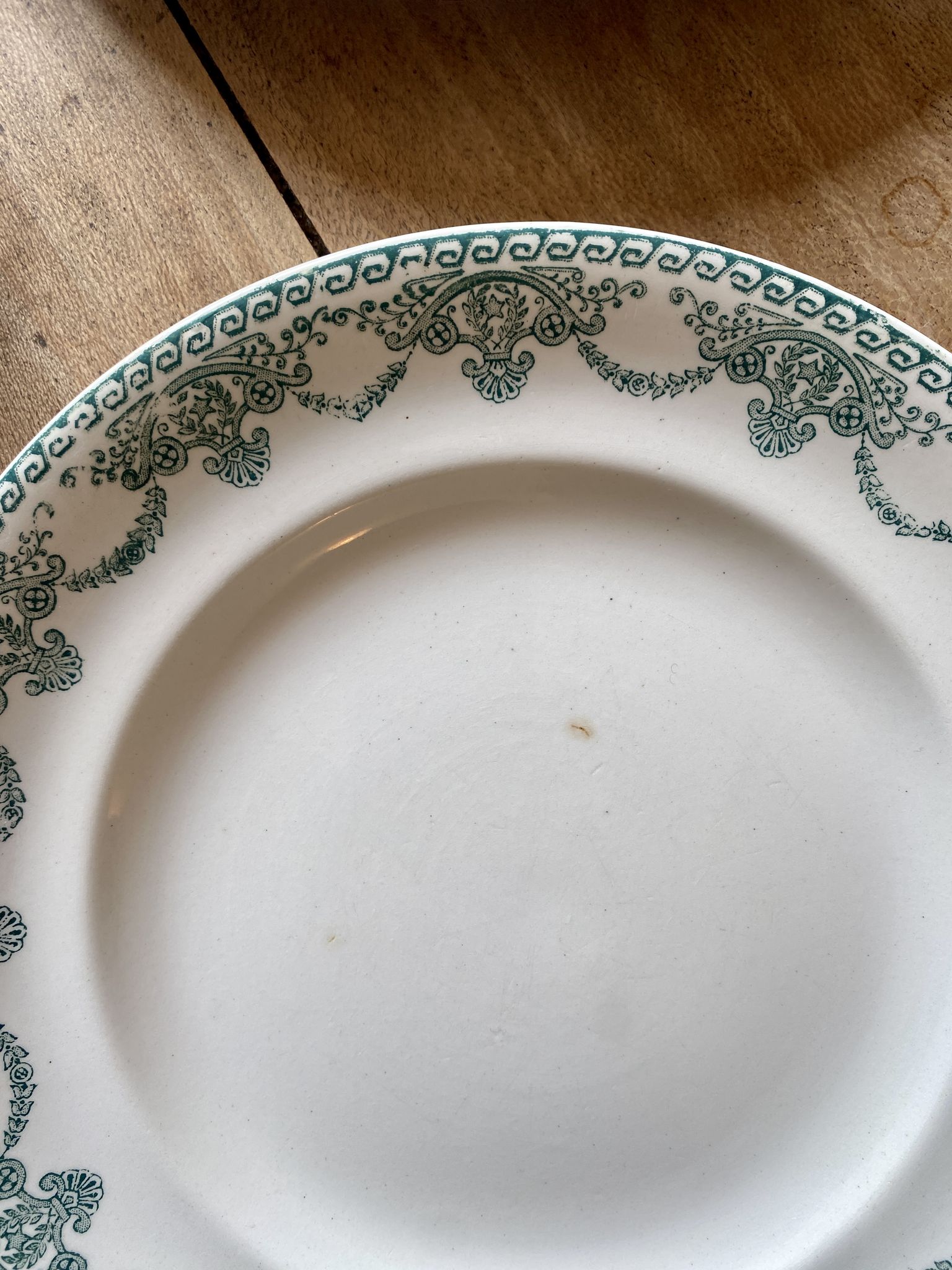 Set of 6 vintage plates in iron earth, Longwy model Au Chatelet LOT 2